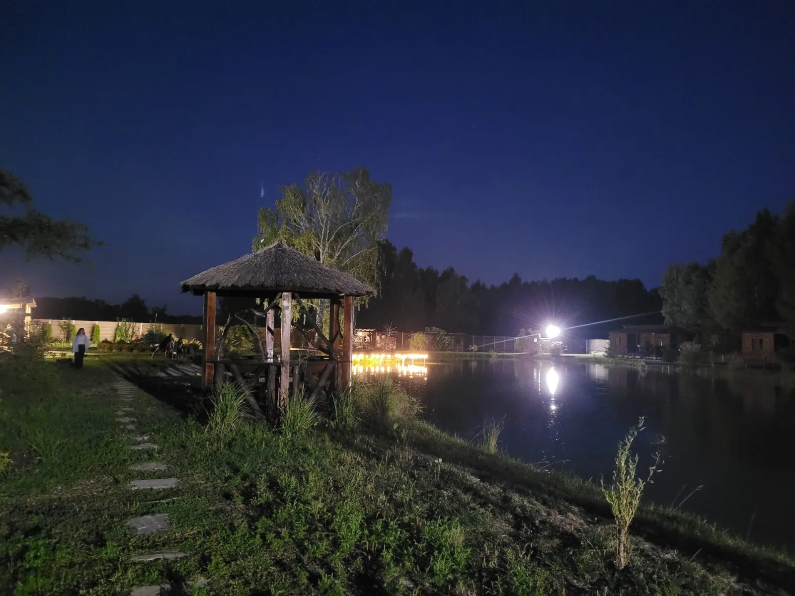 Озеро вночі